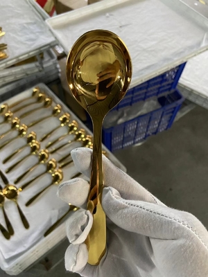 Mesin Lapisan Vakuum PVD Berwarna Emas Otomatis Profesional Untuk Peralatan Mebel Meja Hardware