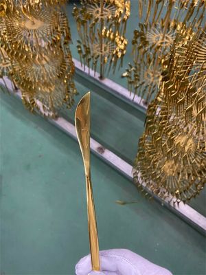 Mesin Pelapisan Vakum Multi Arc Ion PVD Physical Vapor Deposition untuk Jam Tangan dan Alat