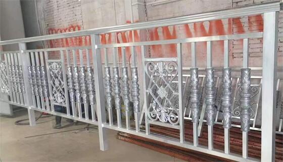 Mesin Lapisan Vacuum PVD Hardware Besar dengan Adhesi yang Kuat dan Film Pelindung Bertahan Lama