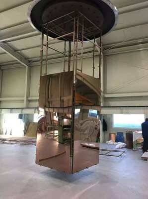 Mesin Pelapisan PVD Tahan Lama dengan Teknologi Cakupan Permukaan Penuh untuk Pembagi Ruangan Stainless Steel